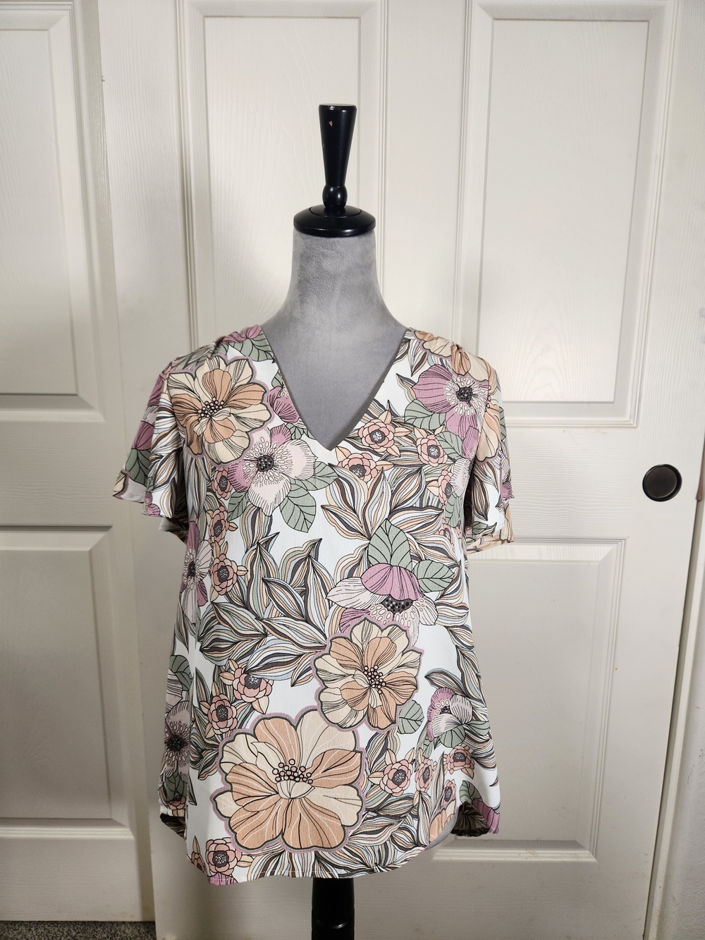V-Neck Floral Flutter Sleeve Blouse - White with Pink & Tan Blooms